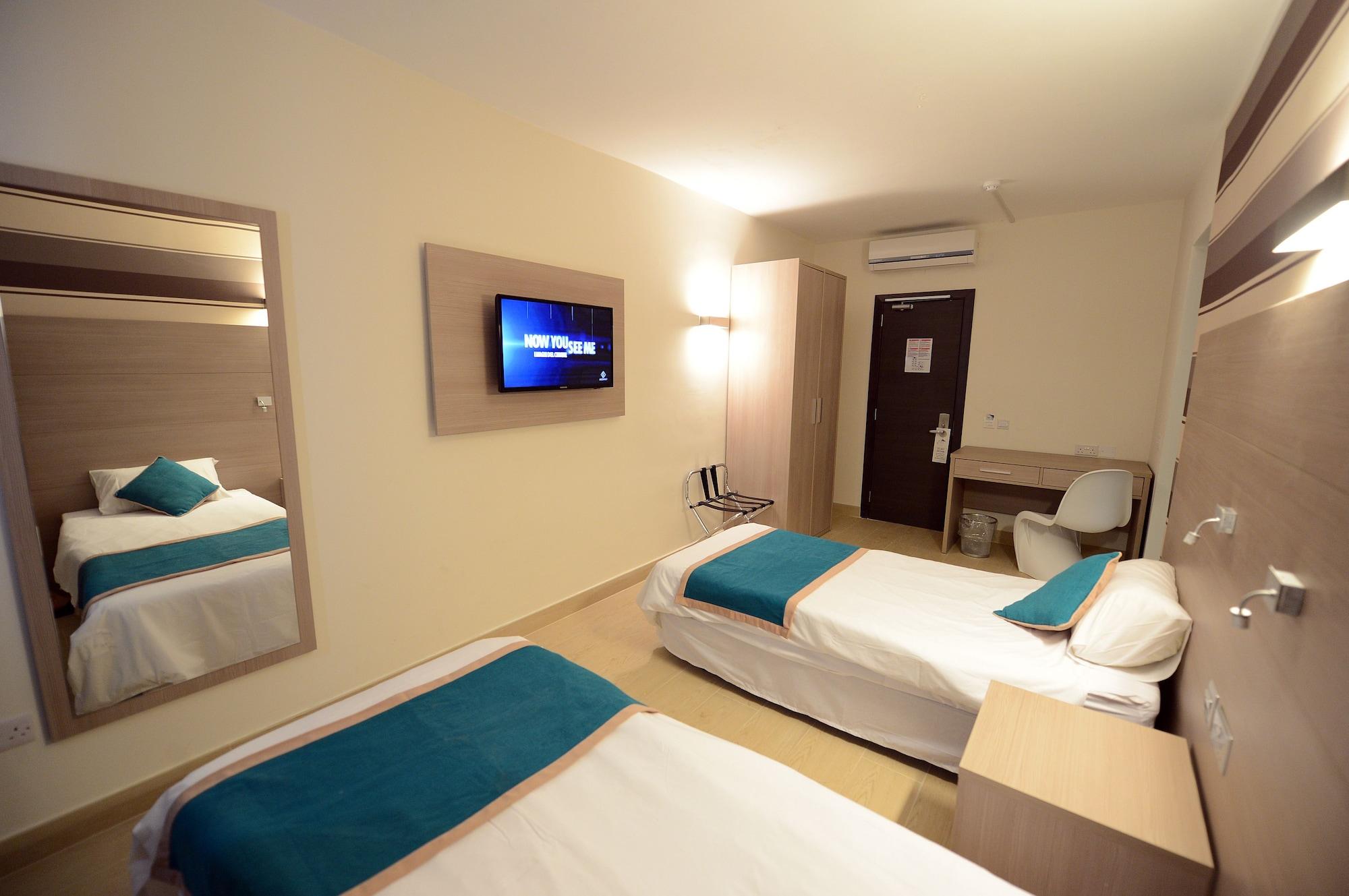 Day'S Inn Hotel And Residence 斯利马 外观 照片