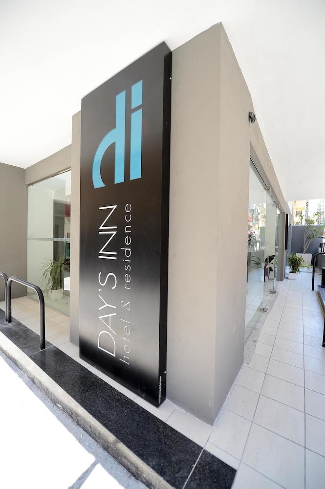 Day'S Inn Hotel And Residence 斯利马 外观 照片
