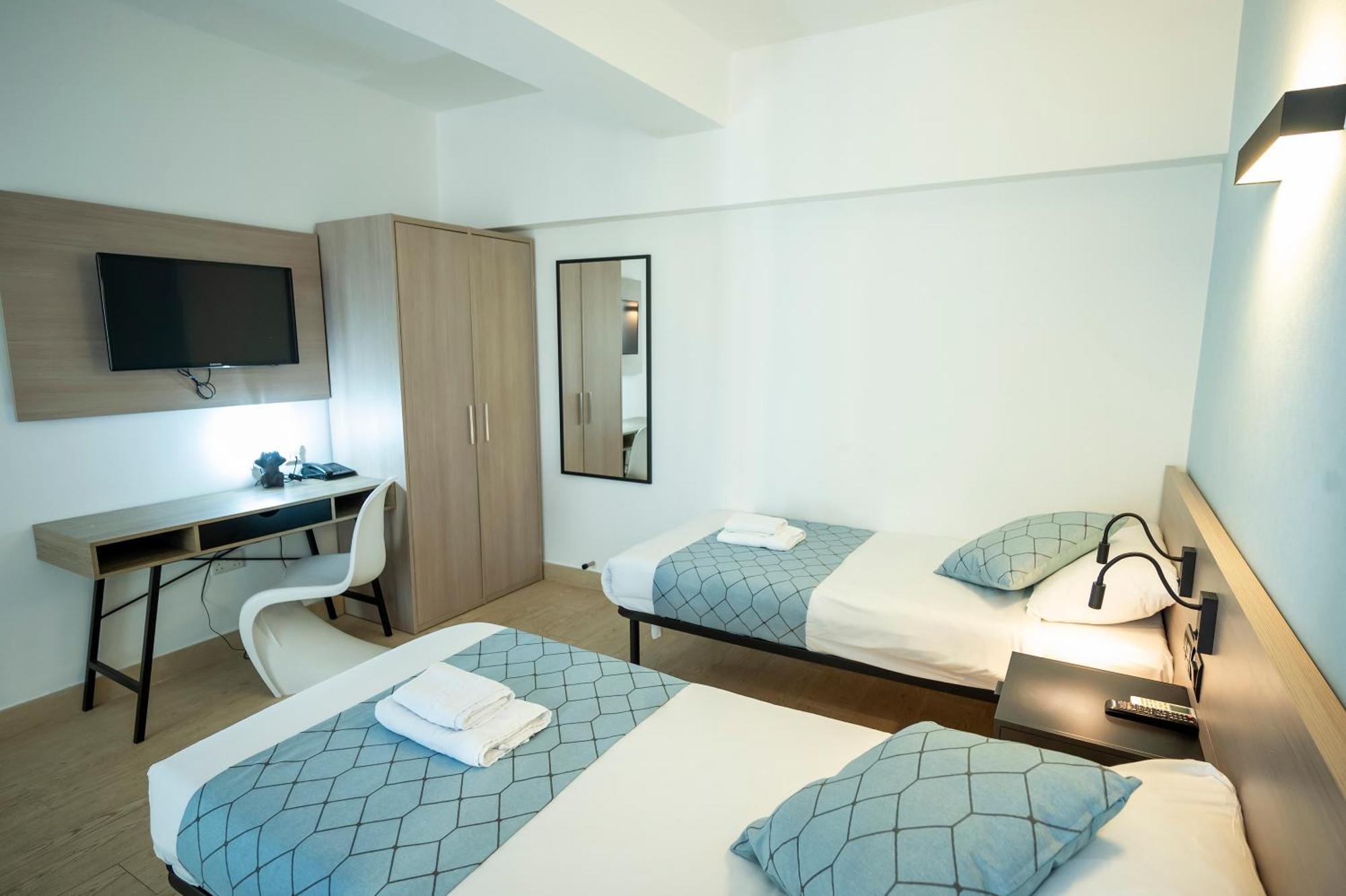 Day'S Inn Hotel And Residence 斯利马 外观 照片