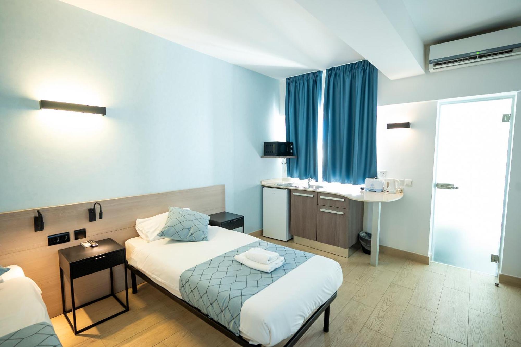 Day'S Inn Hotel And Residence 斯利马 外观 照片