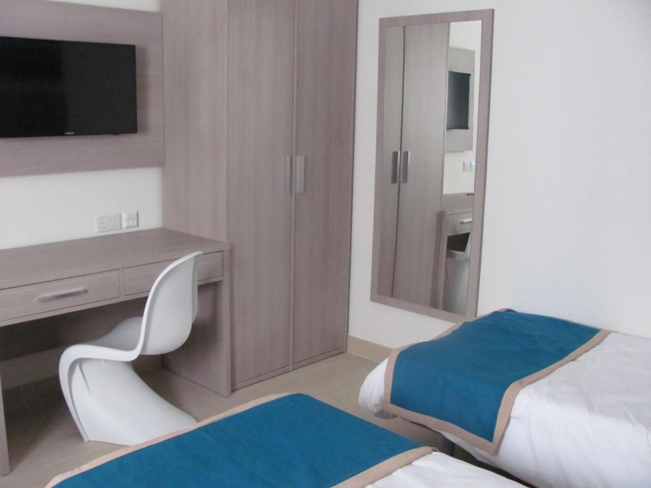 Day'S Inn Hotel And Residence 斯利马 外观 照片